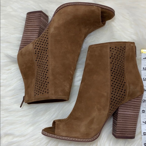 Gianni Bini brown suede leather zip ankle boots - Picture 4 of 8